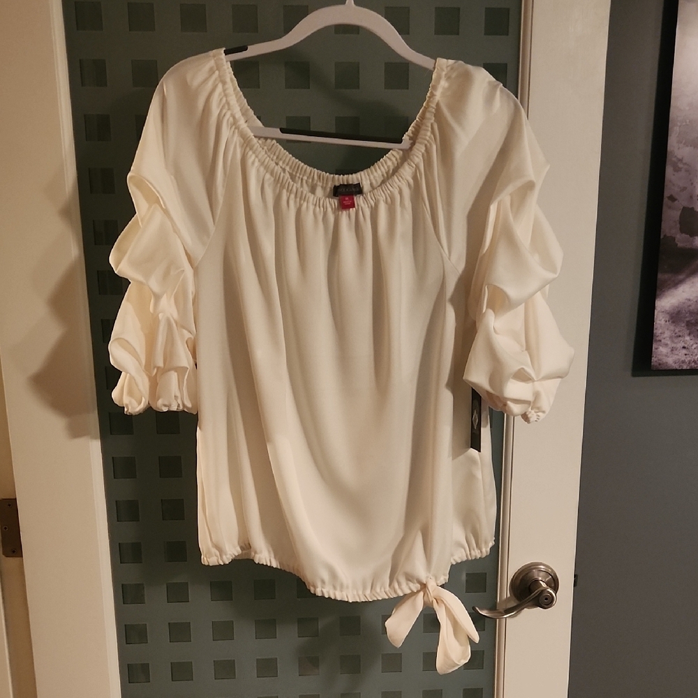 Vince Camuto Cream Ruffle Sleeve Blouse (size XL)